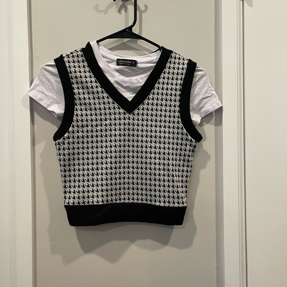 Black & White Shepherd’s check pattern cropped sweater vest
